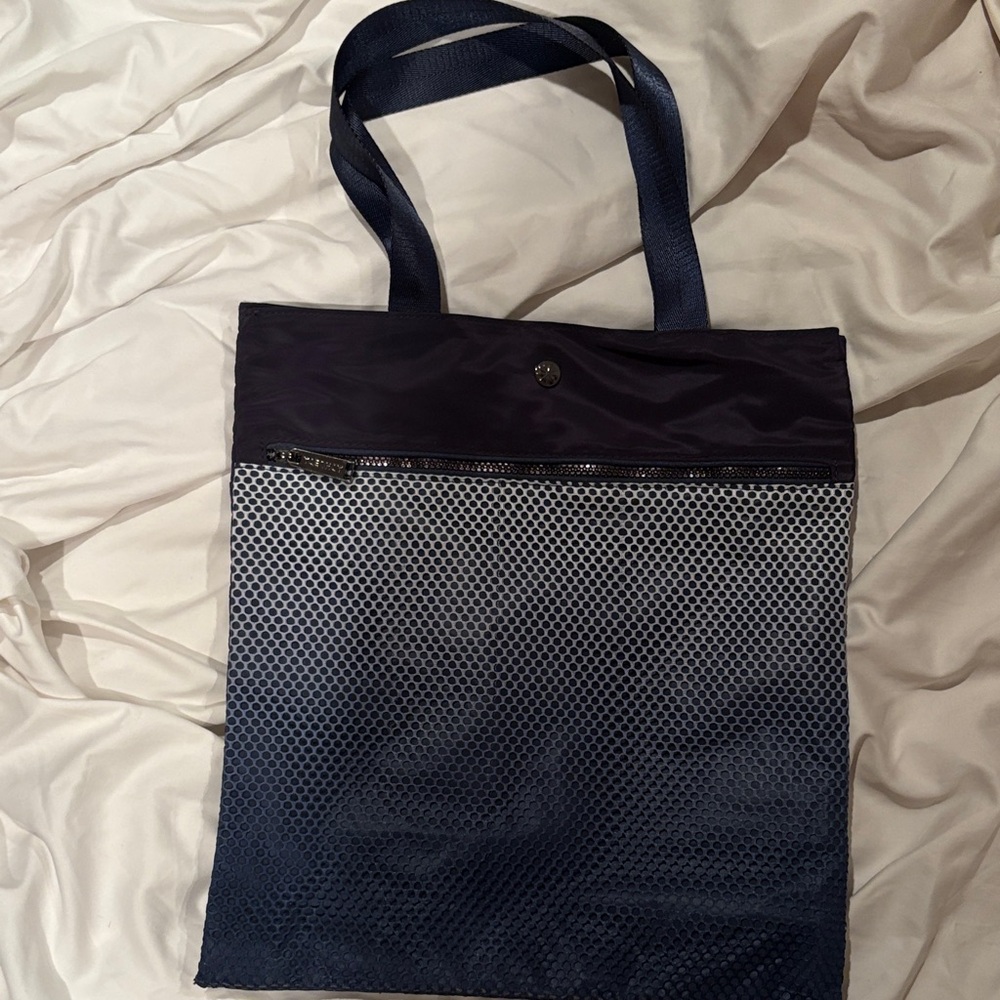 Navy and white  yoga tote Mesh Detail with zipper